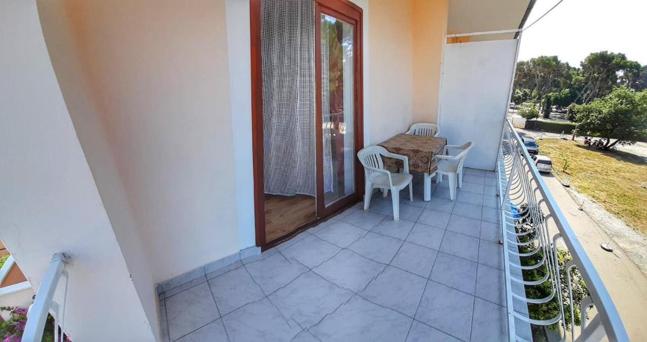Apartmani Leon Biograd Na Moru Zewnętrze zdjęcie