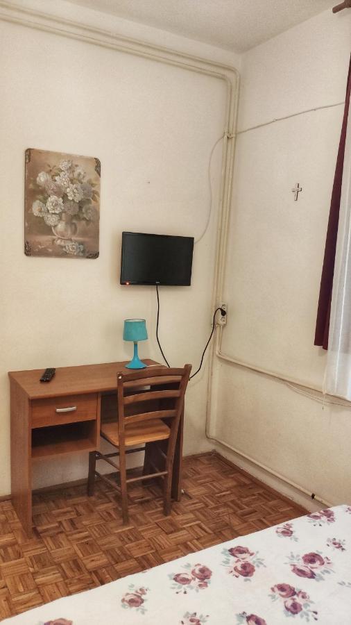 Apartmani Leon Biograd Na Moru Zewnętrze zdjęcie