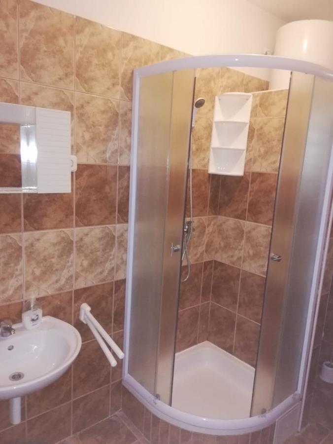 Apartmani Leon Biograd Na Moru Zewnętrze zdjęcie