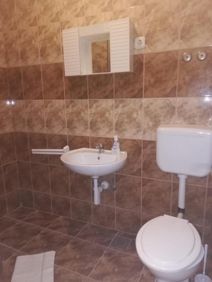 Apartmani Leon Biograd Na Moru Zewnętrze zdjęcie